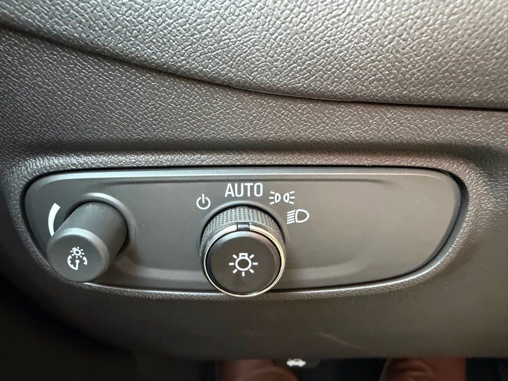 Used 2023 Chevrolet Equinox LT image 30