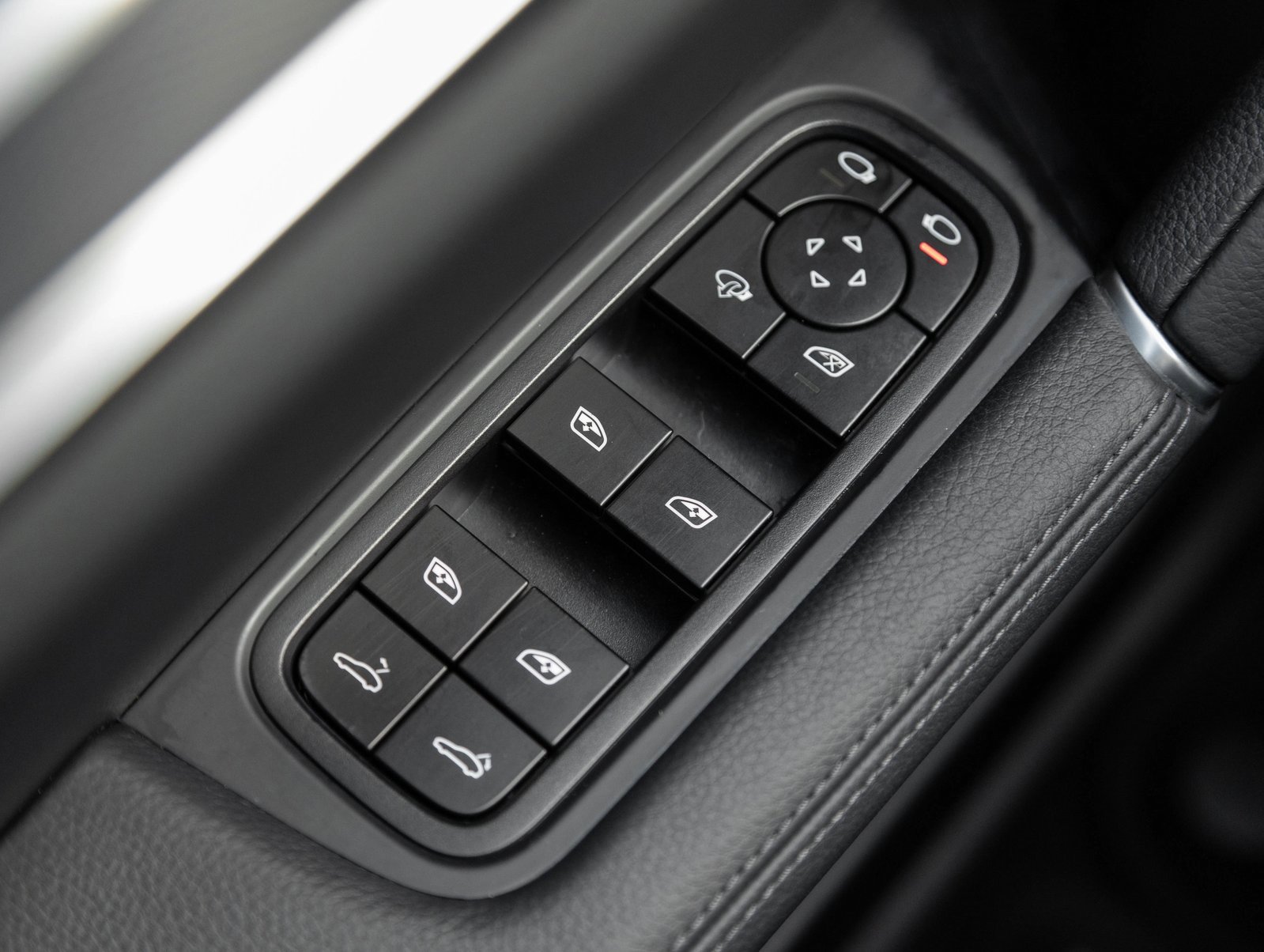 Used 2022 Porsche Cayenne Platinum Edition image 19