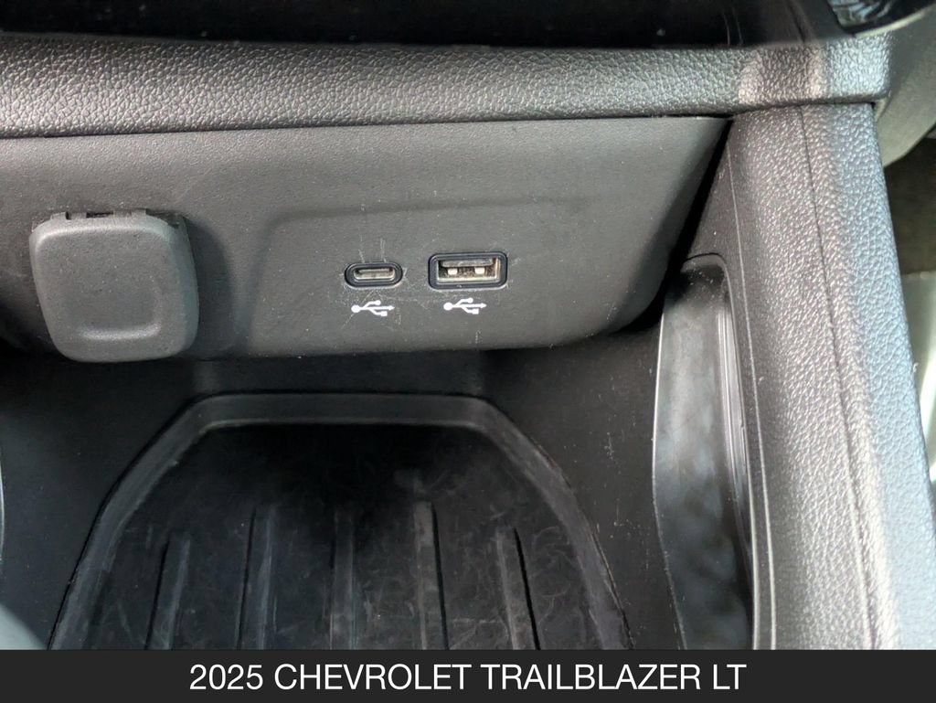 Used 2025 Chevrolet TrailBlazer LT AWD/4WD image 21