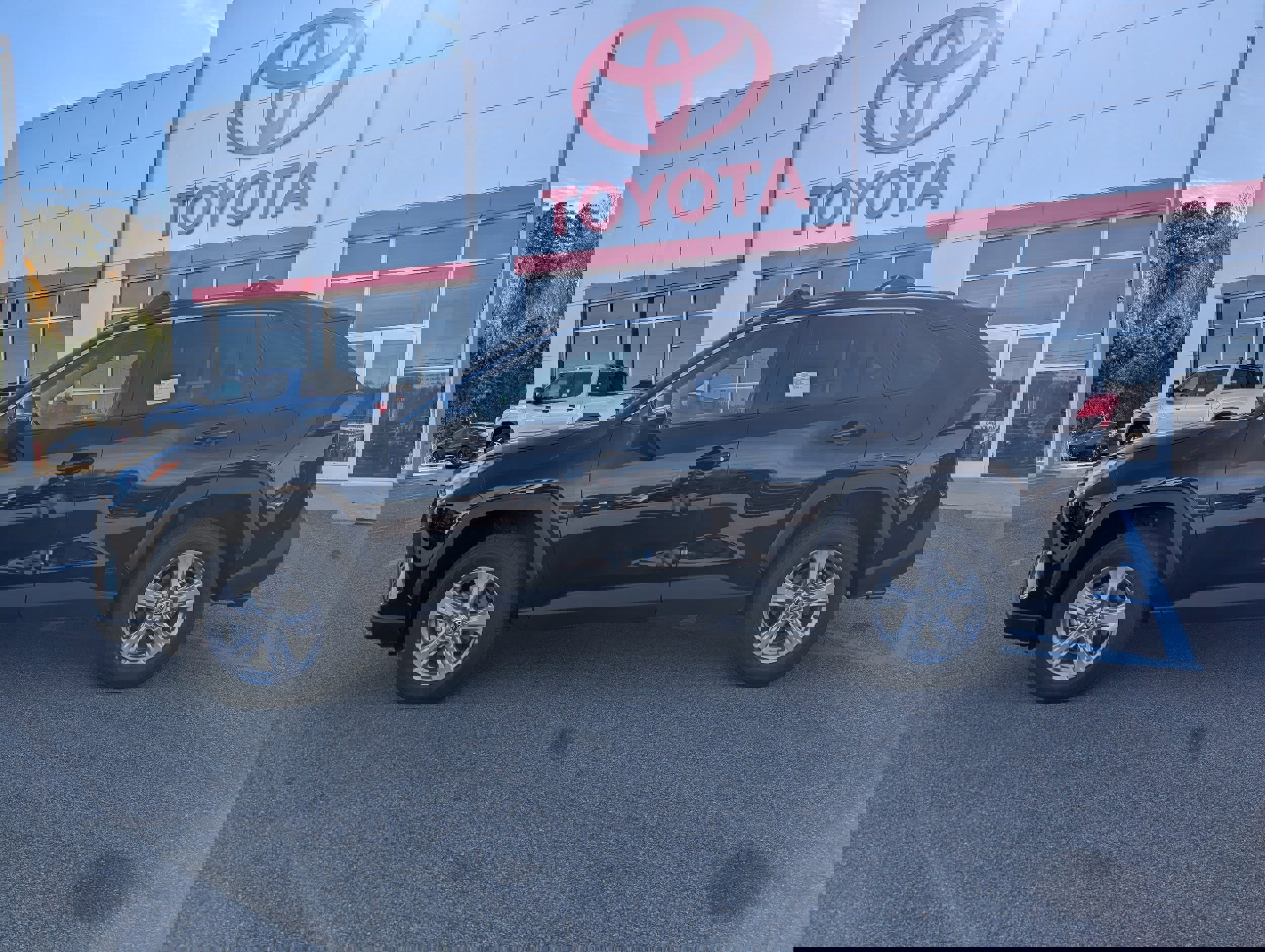 New 2025 Toyota RAV4 XLE video 2