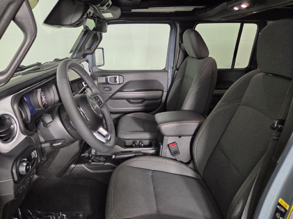 Used 2026 Jeep Wrangler Unlimited Sahara AWD/4WD image 9