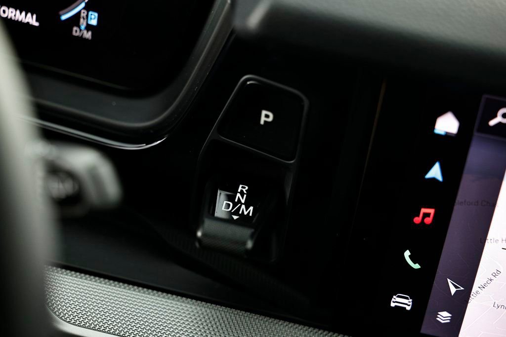 Certified 2025 Porsche Cayenne AWD/4WD image 40