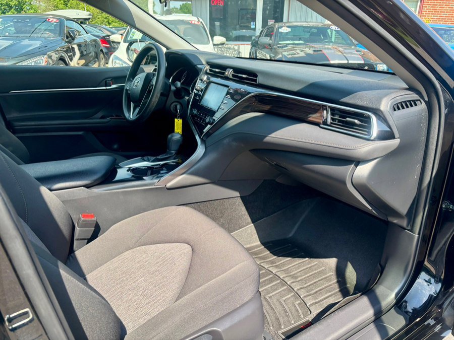 Used 2018 Toyota Camry LE FWD image 13
