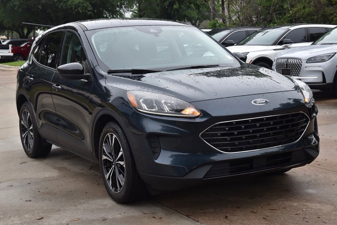 Used 2022 Ford Escape SE w/ SE Sport Appearance Package FWD image 4