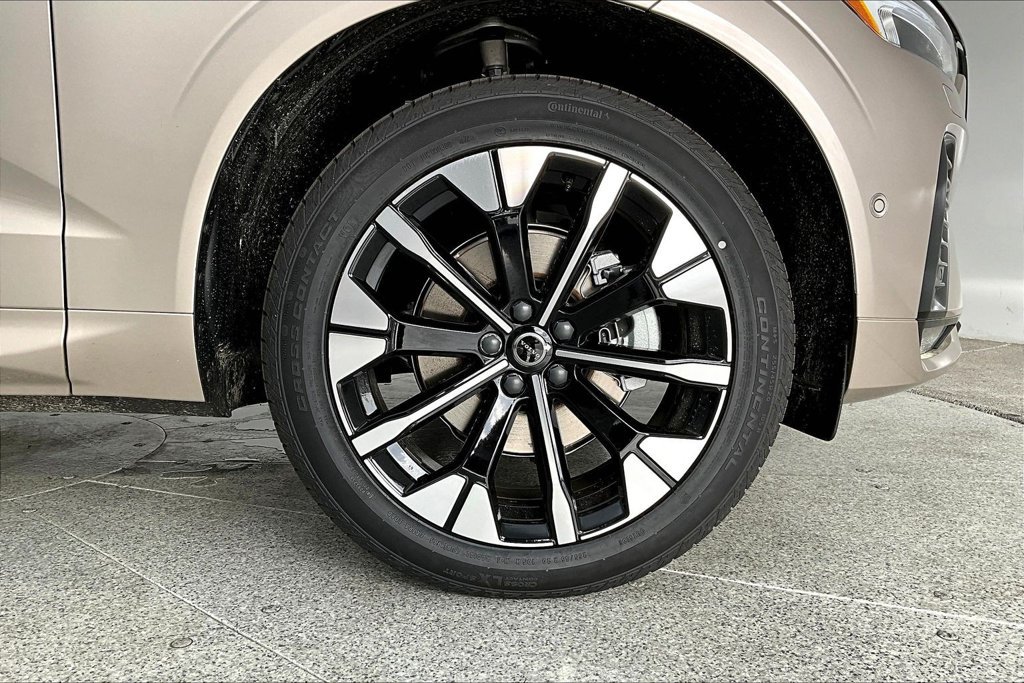 New 2026 Volvo XC60 B5 Plus w/ Protection Package Premier AWD/4WD image 30