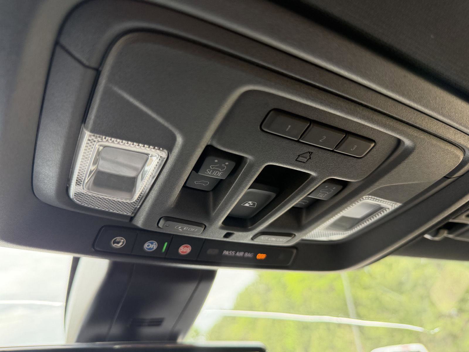 Used 2022 GMC Sierra 2500 AT4 w/ AT4 Premium Plus Package AWD/4WD image 18