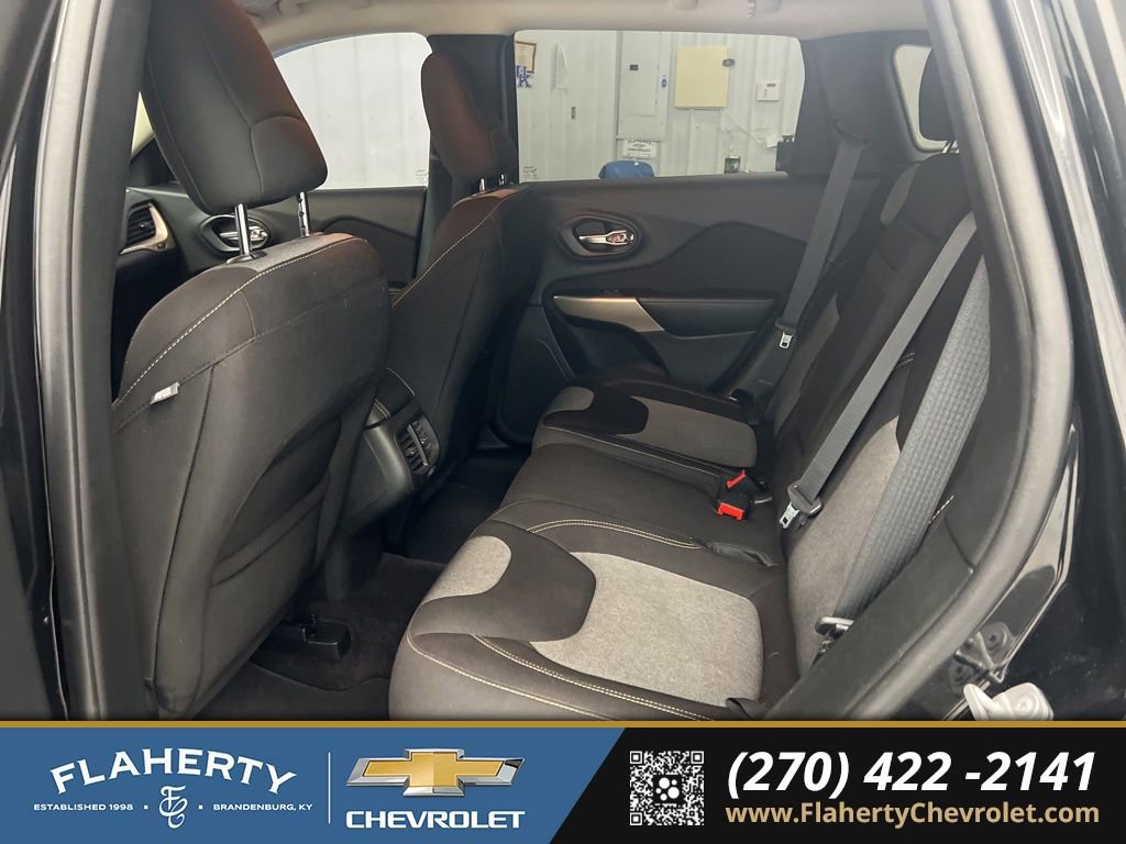 Used 2018 Jeep Cherokee Latitude w/ Altitude Package image 11