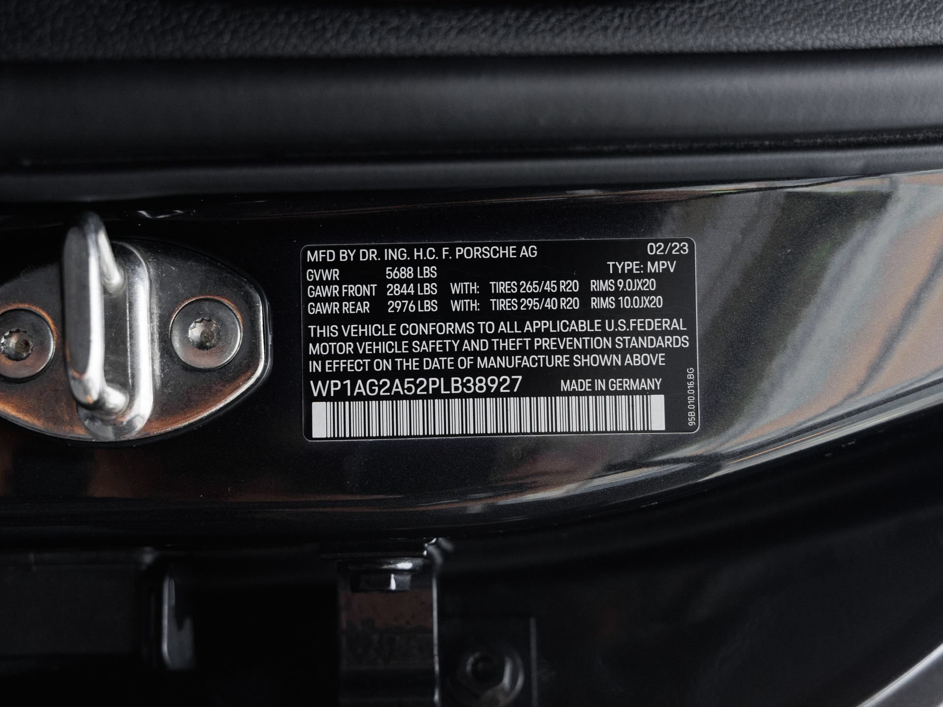 Certified 2023 Porsche Macan S AWD/4WD image 42