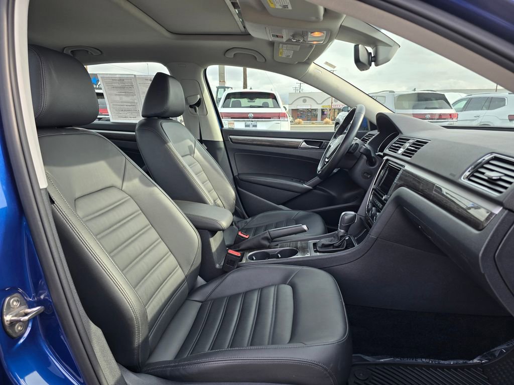 Used 2016 Volkswagen Passat 3.6 SEL Premium image 10