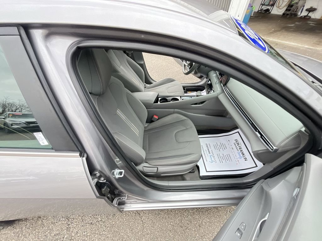 Used 2025 Hyundai Elantra SEL FWD image 25