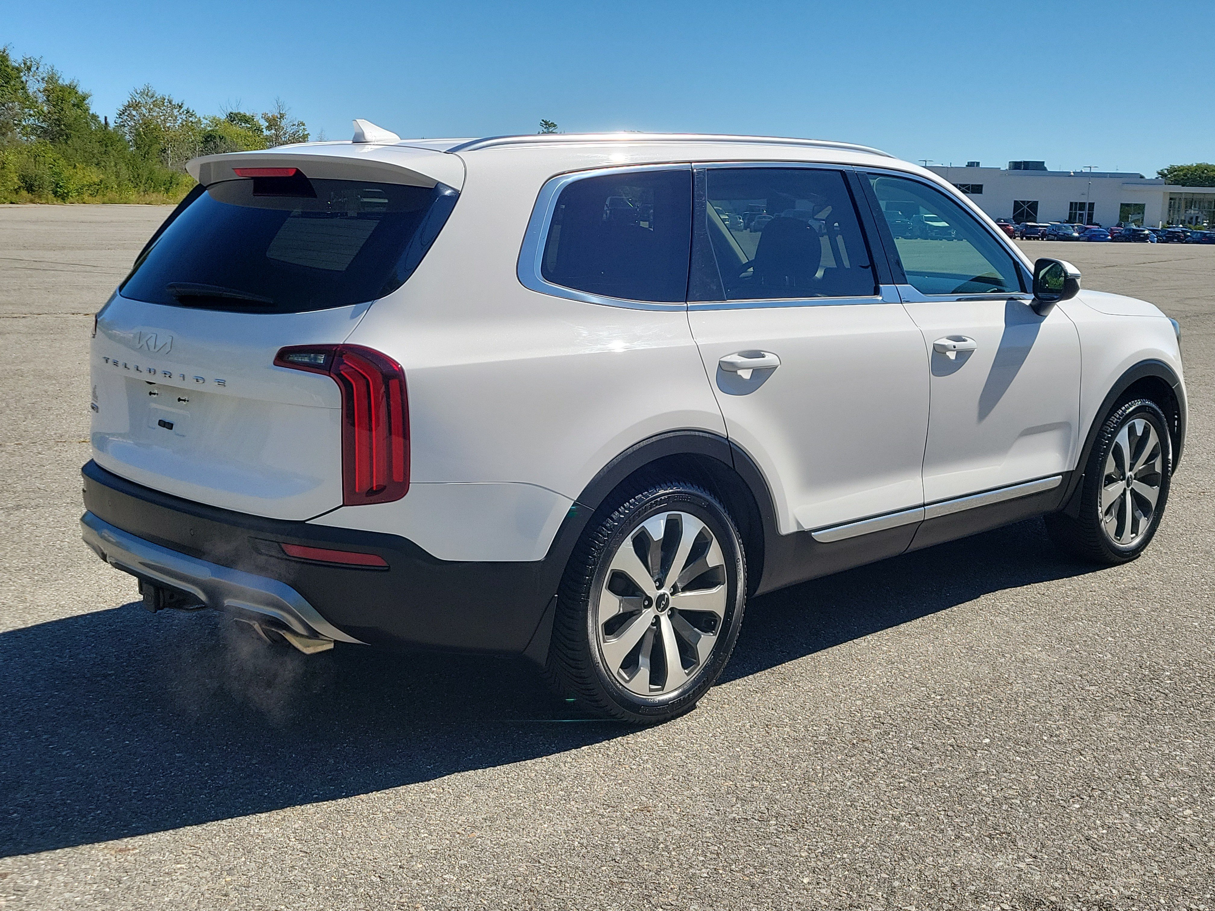 Used 2022 Kia Telluride EX w/ EX Premium Package AWD/4WD image 5