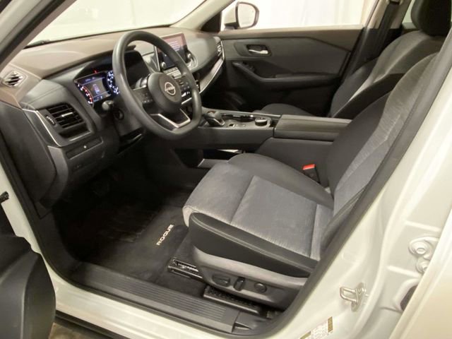 Used 2023 Nissan Rogue SV image 11