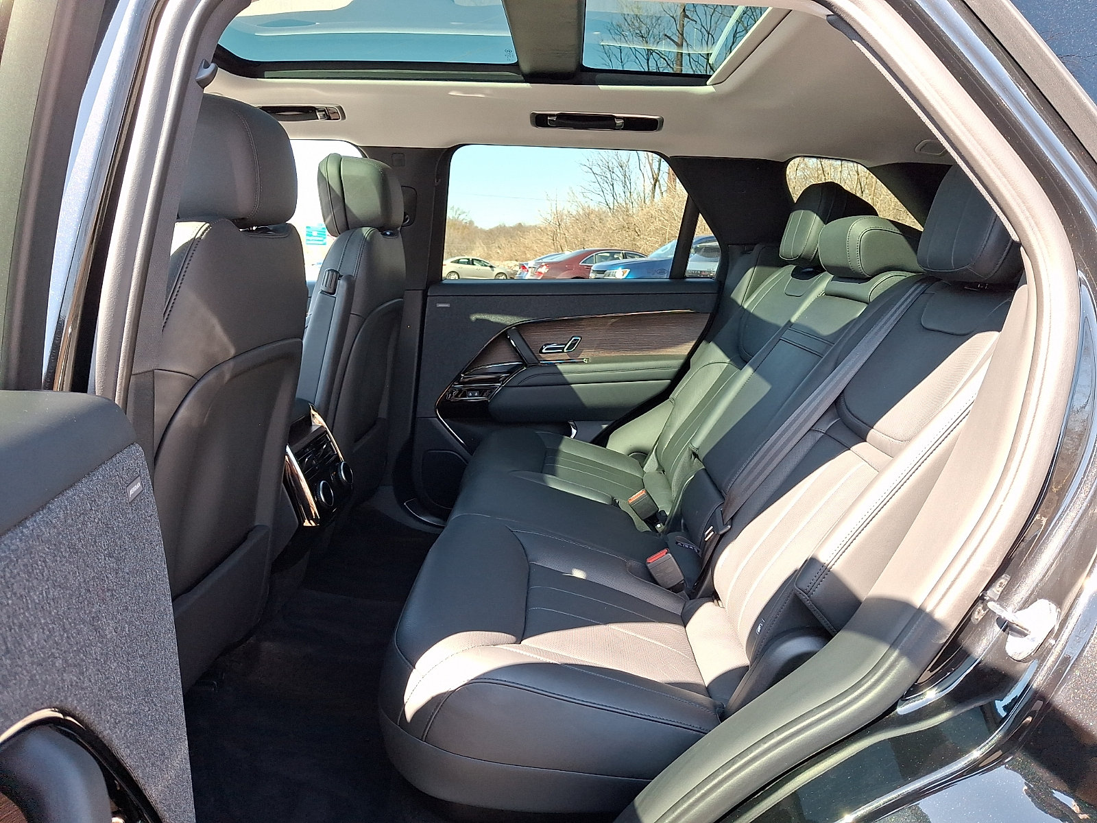 Used 2024 Land Rover Range Rover Sport SE AWD/4WD image 5