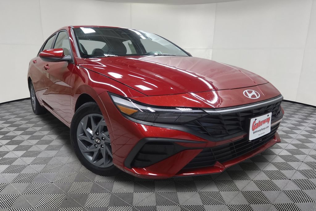 Used 2024 Hyundai Elantra Blue FWD image 3