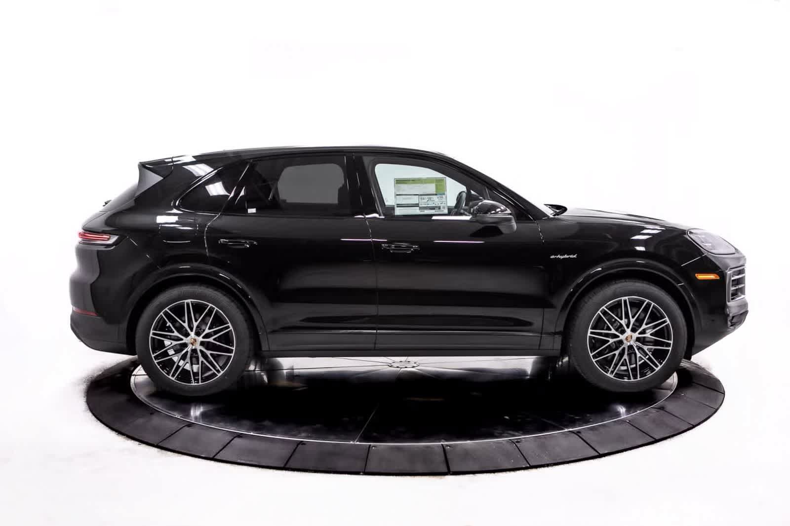 Certified 2025 Porsche Cayenne E-Hybrid AWD/4WD image 8