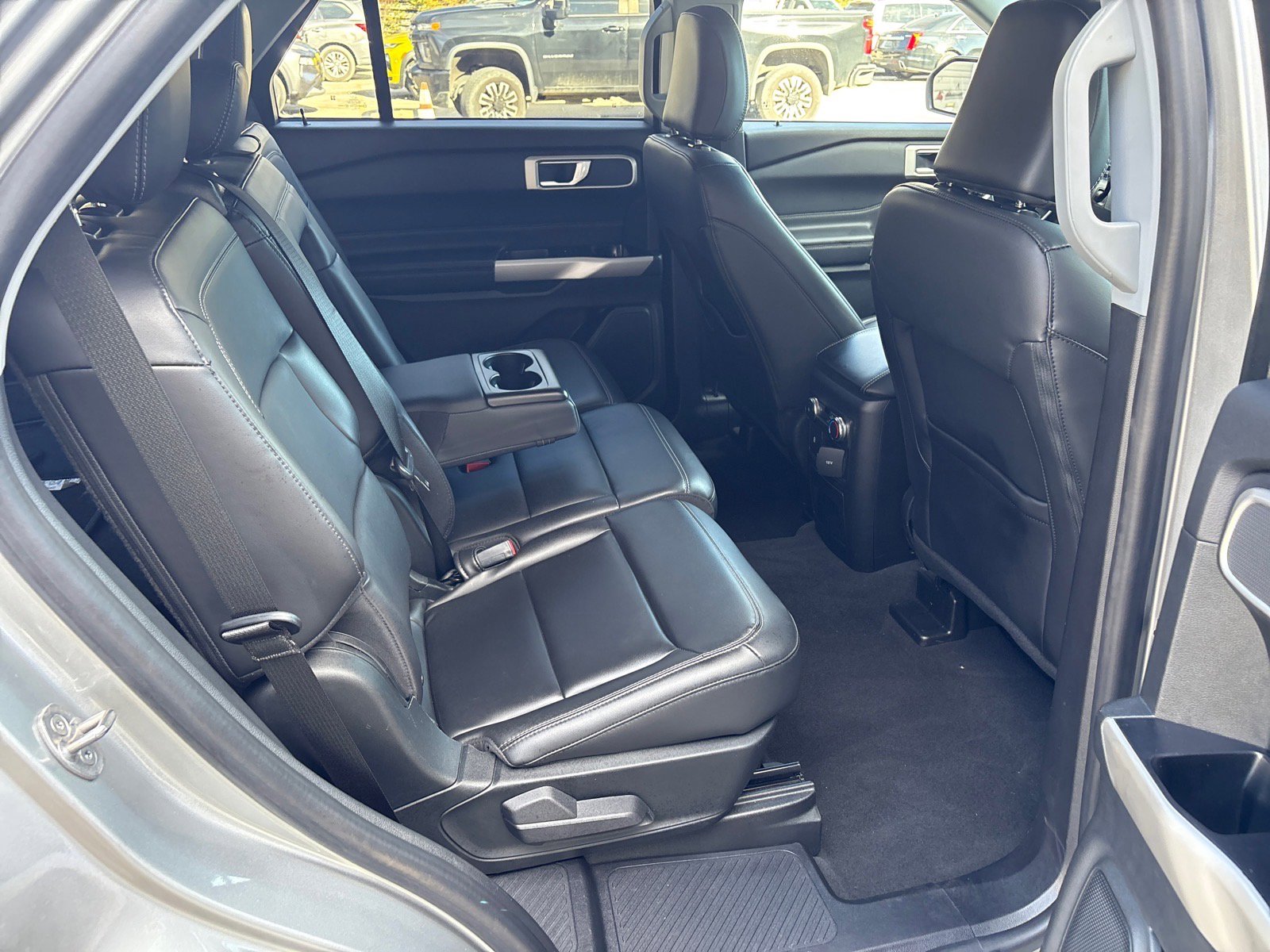 Used 2022 Ford Explorer XLT w/ Equipment Group 202A image 47