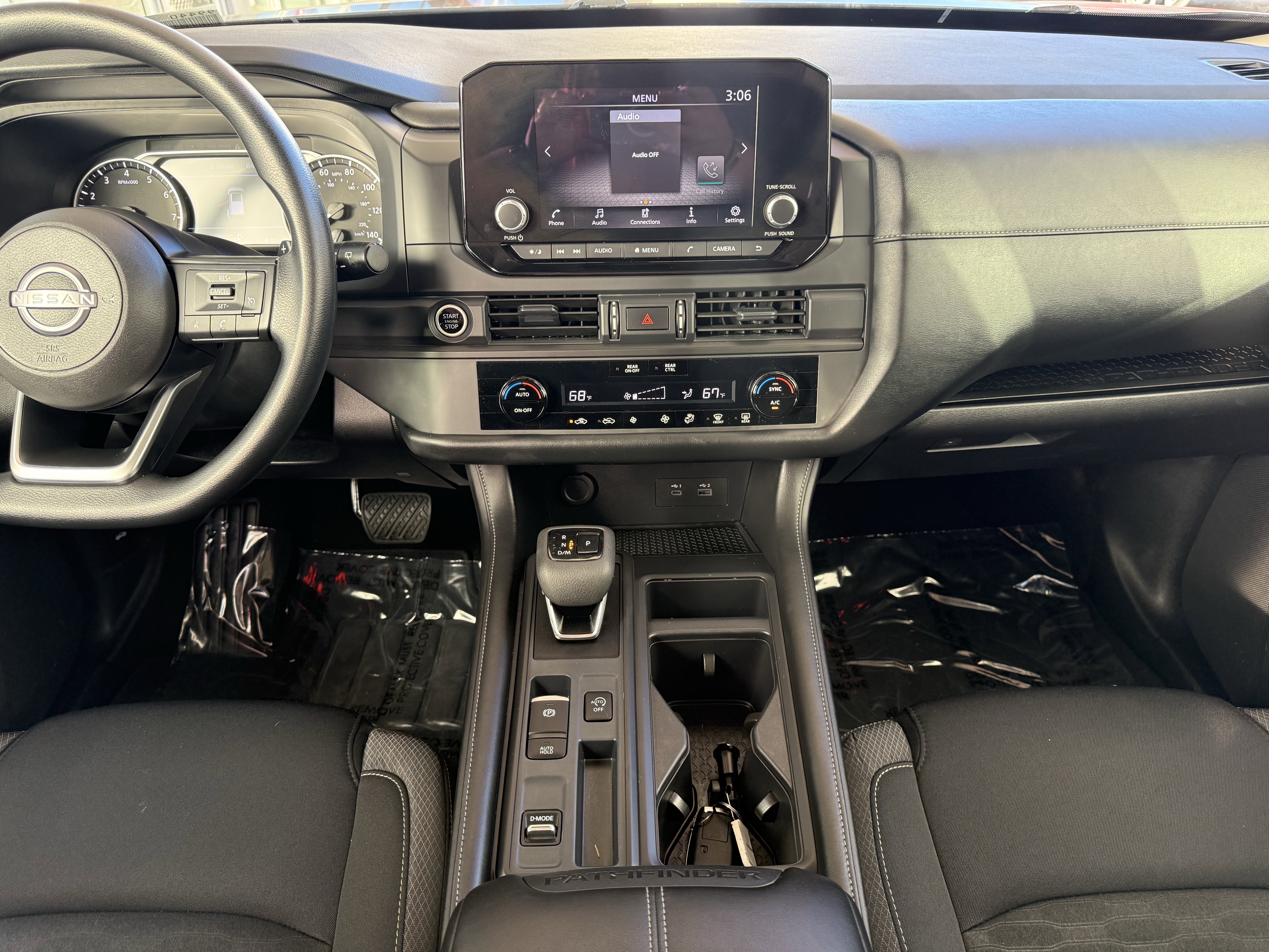 Used 2024 Nissan Pathfinder S image 16