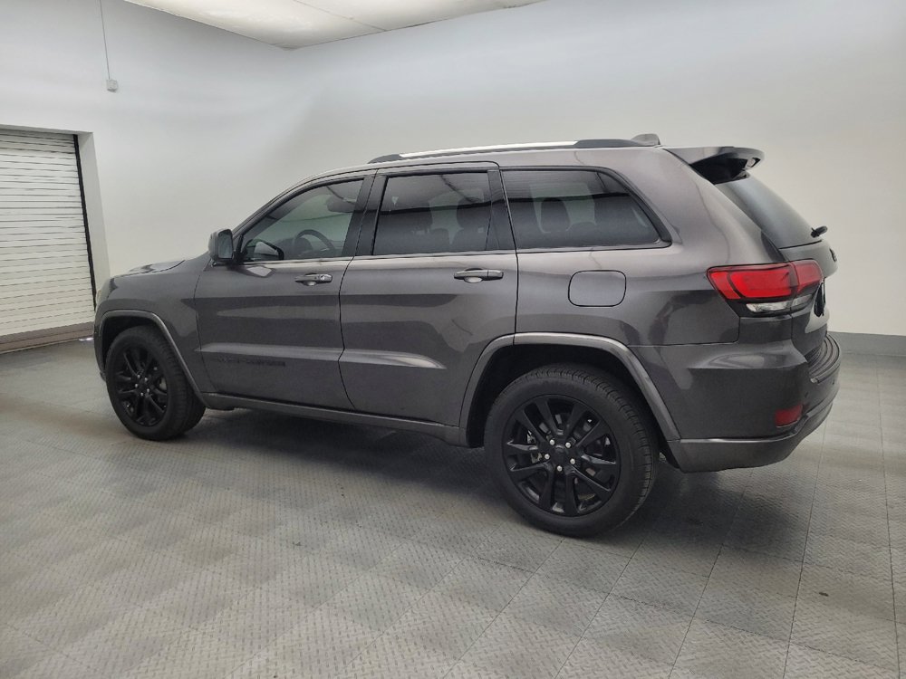Used 2018 Jeep Grand Cherokee Altitude RWD image 3