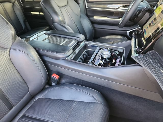 Used 2022 Jeep Wagoneer Series III AWD/4WD image 23