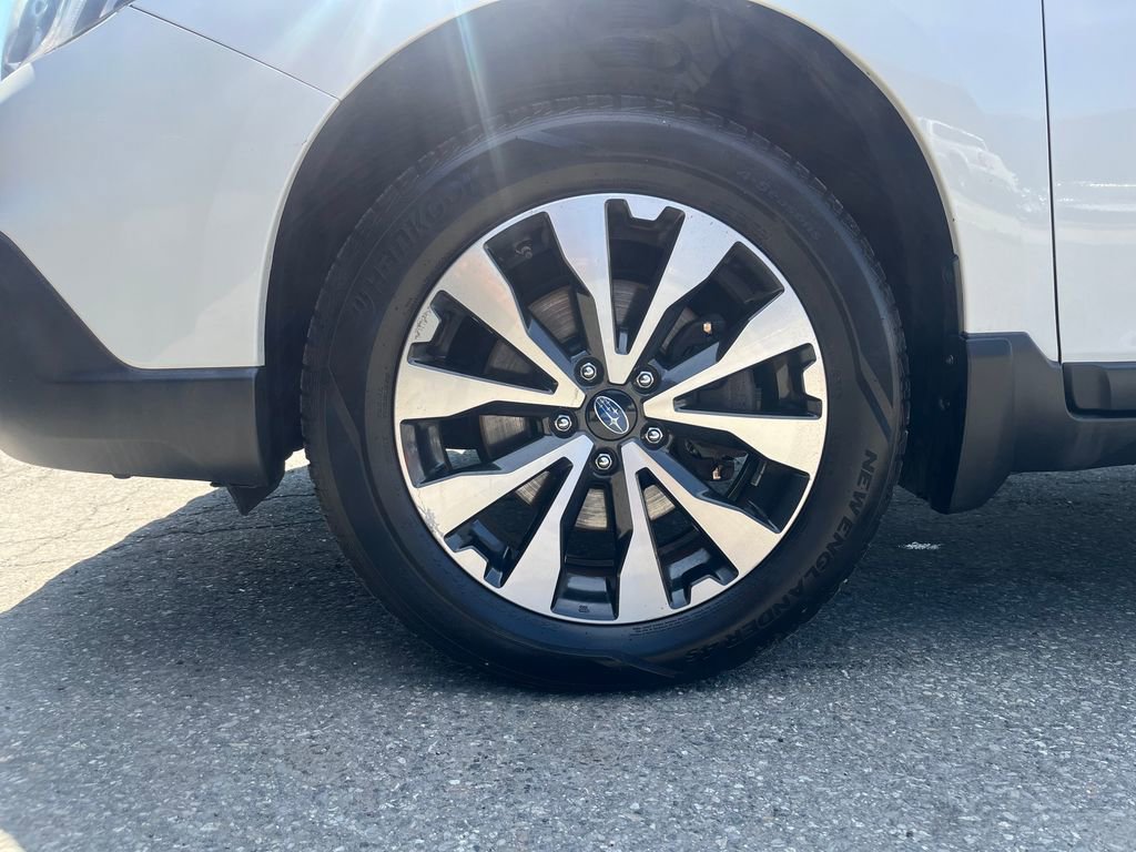Used 2017 Subaru Outback 3.6R Limited AWD/4WD image 10