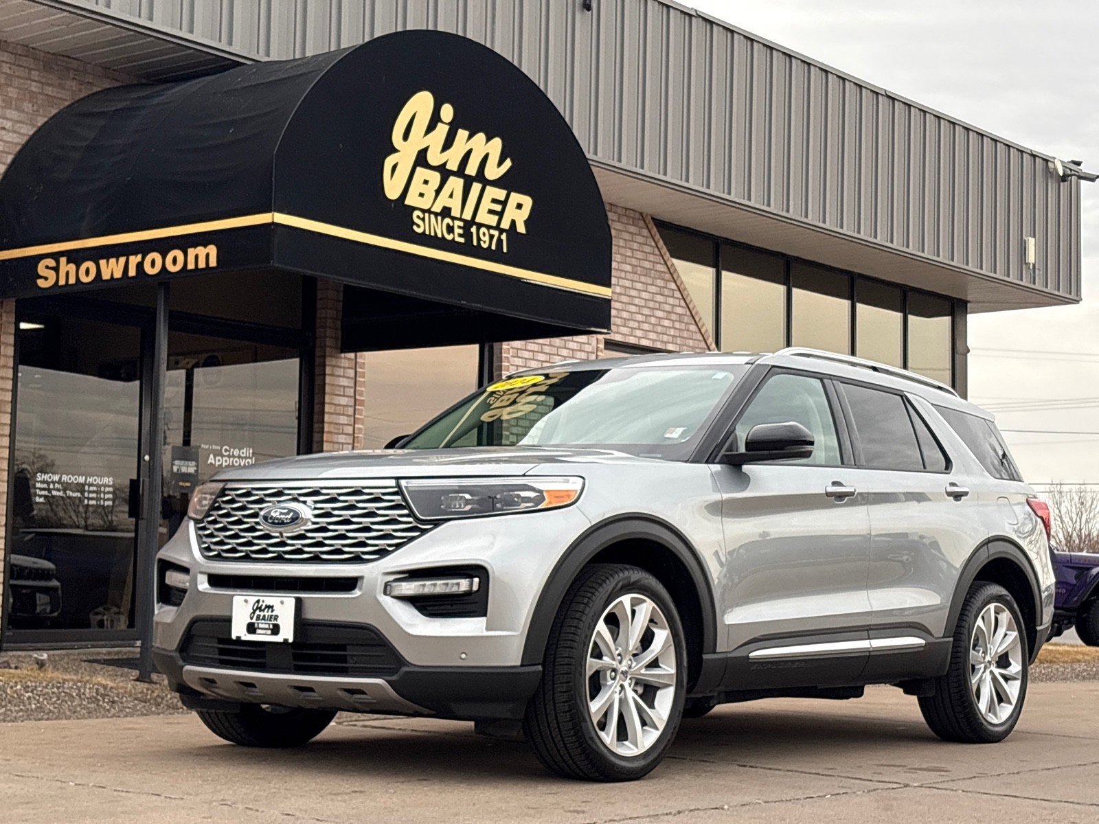 Used 2024 Ford Explorer Platinum w/ Technology Package