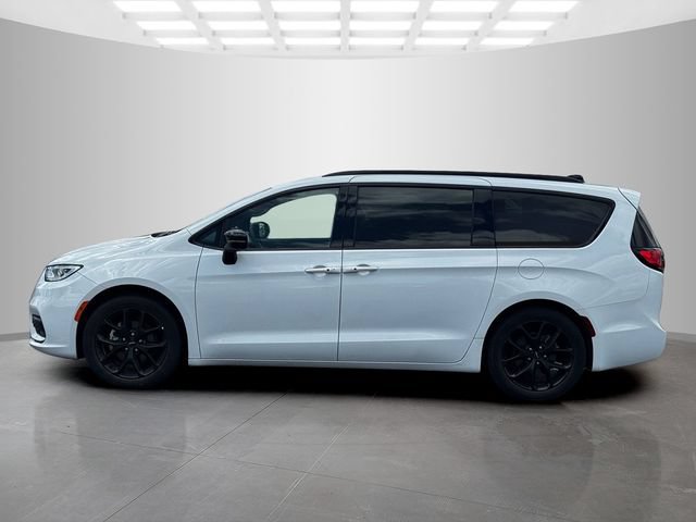 Certified 2025 Chrysler Pacifica Limited FWD image 4
