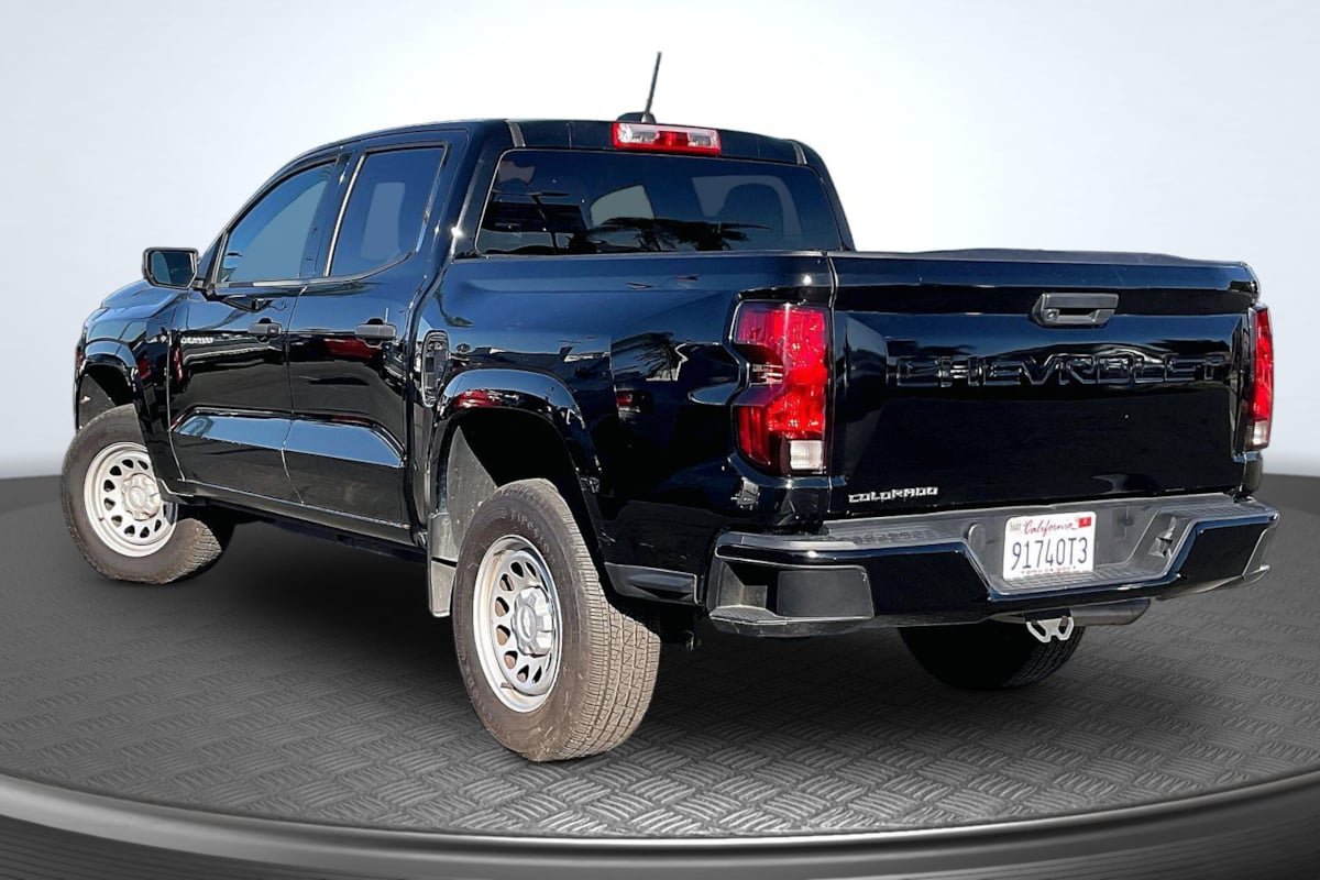 Used 2023 Chevrolet Colorado W/T RWD image 2