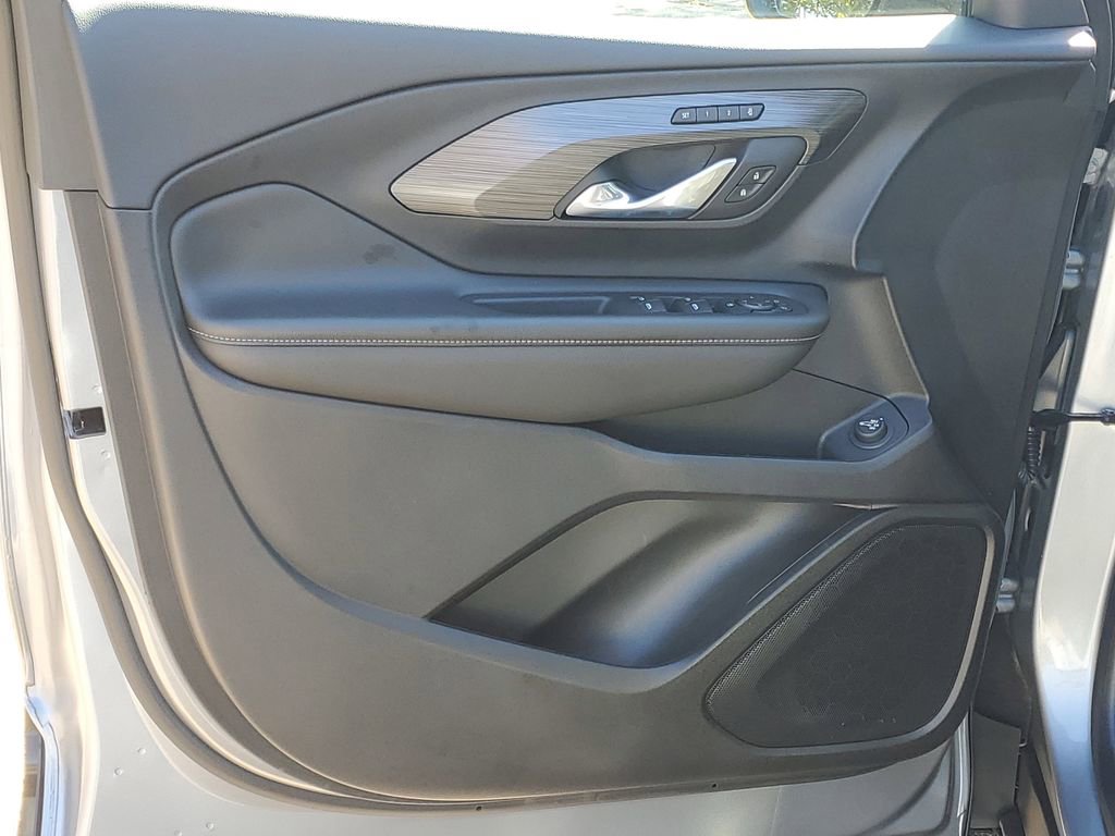 Used 2024 GMC Terrain SLT w/ LPO, Floor Liner Package image 9