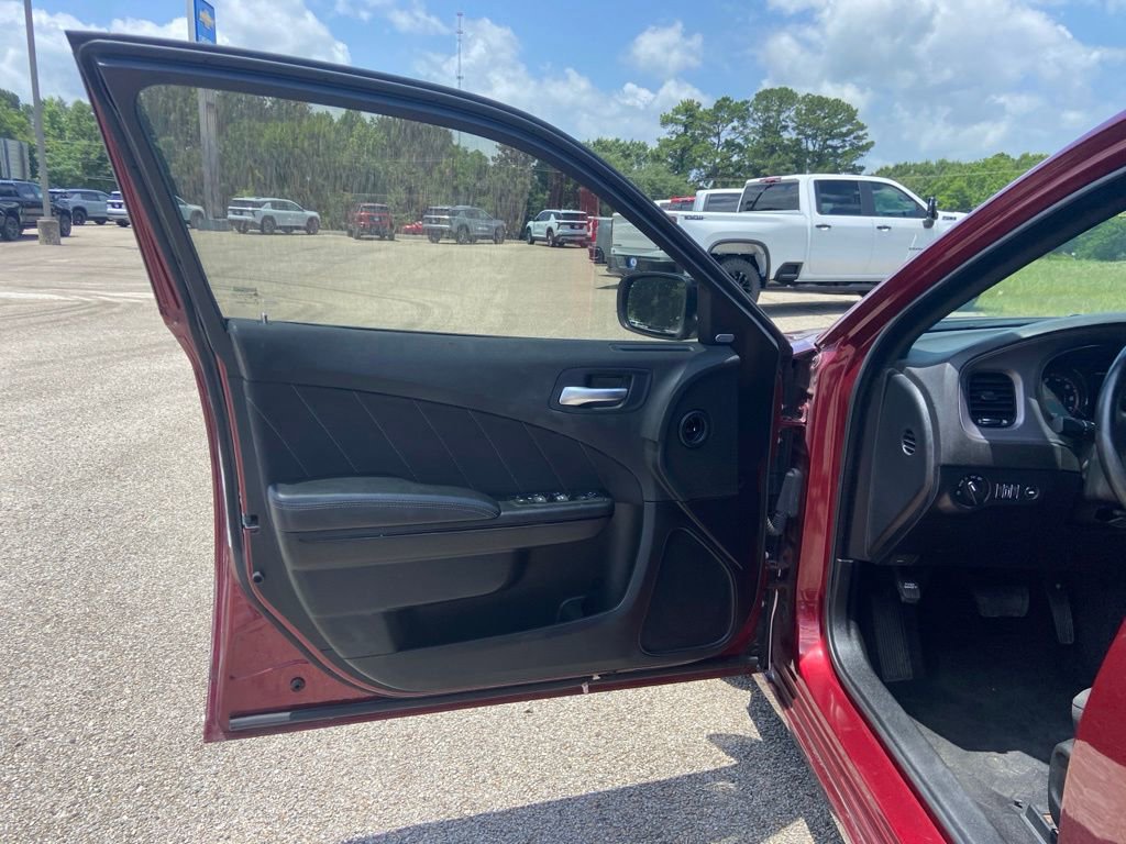 Used 2023 Dodge Charger SXT w/ Blacktop Package RWD image 13