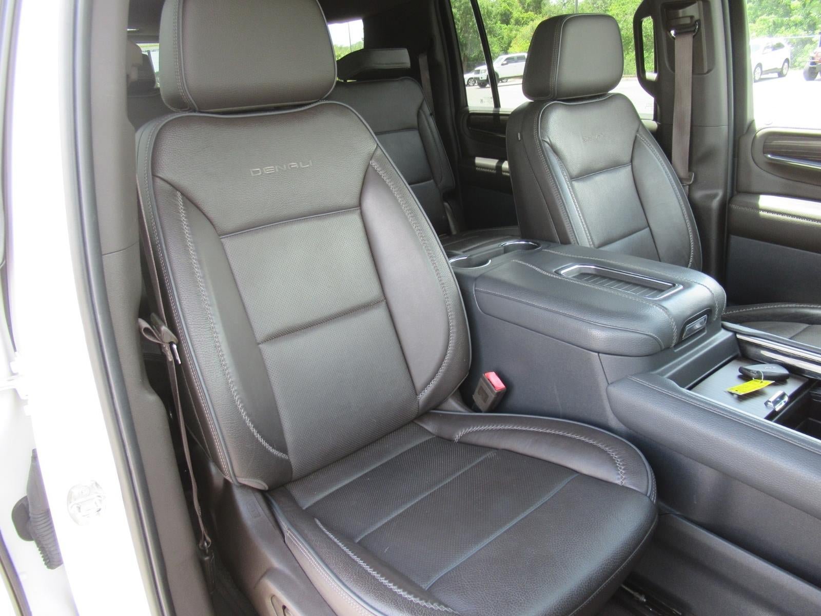 Used 2022 GMC Yukon XL Denali w/ Advanced Technology Package AWD/4WD image 9