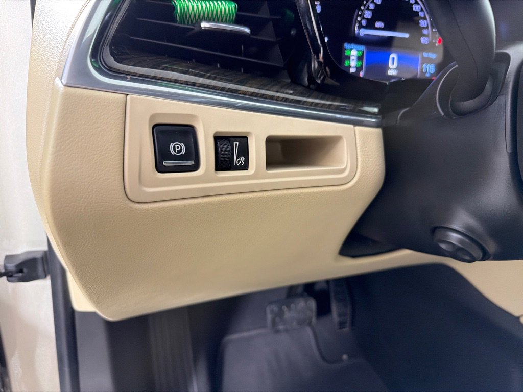 Used 2017 Cadillac XT5 FWD image 14