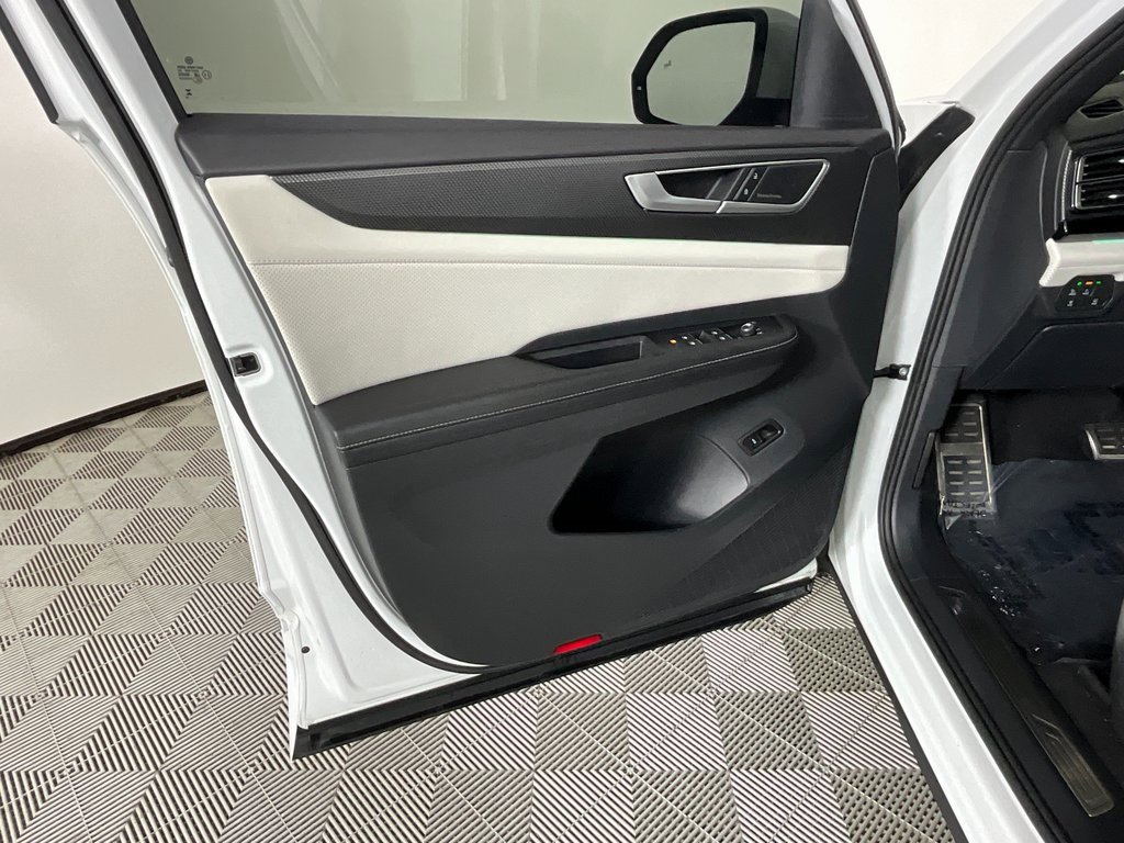 Used 2024 Volkswagen Atlas Cross Sport SEL Premium R-Line image 19