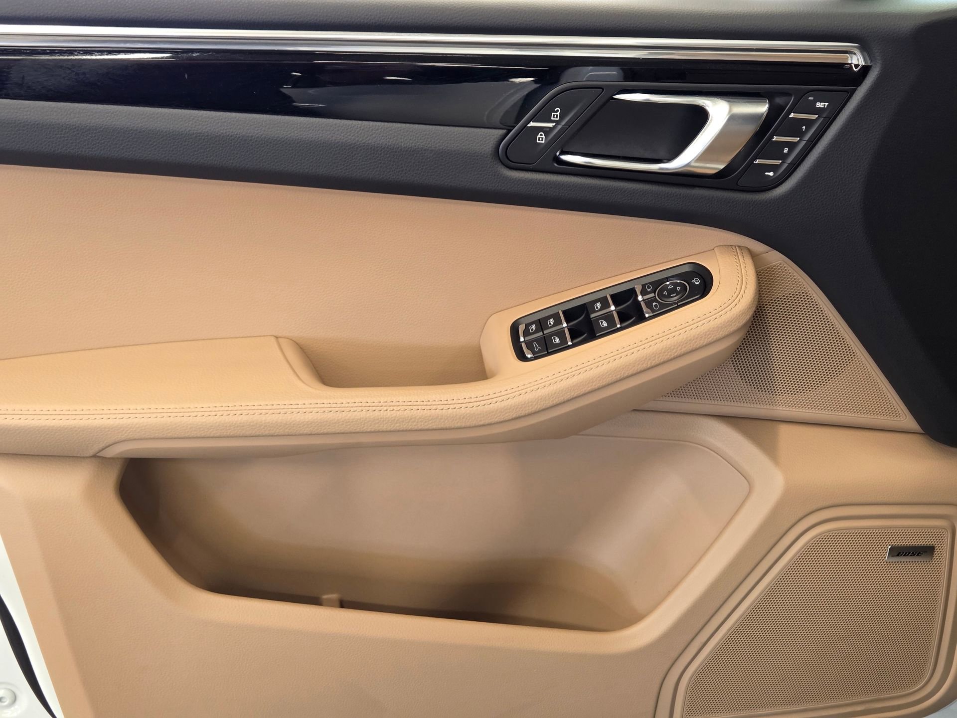 Certified 2026 Porsche Macan AWD/4WD image 14