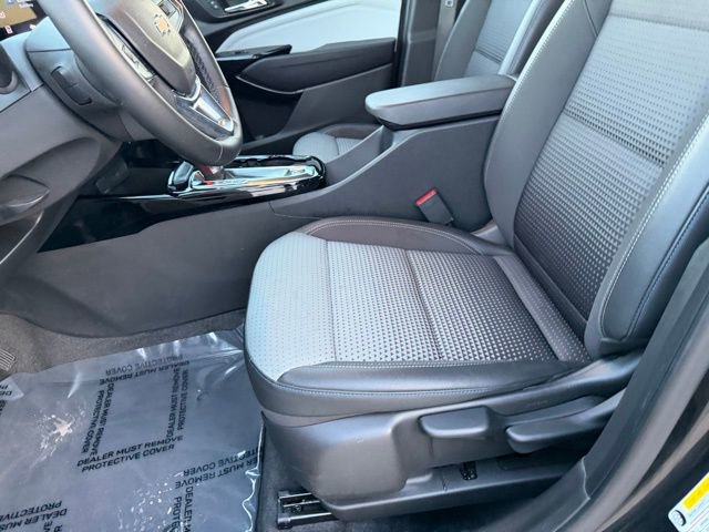 Used 2025 Chevrolet Trax LT w/ LT Convenience Package image 20