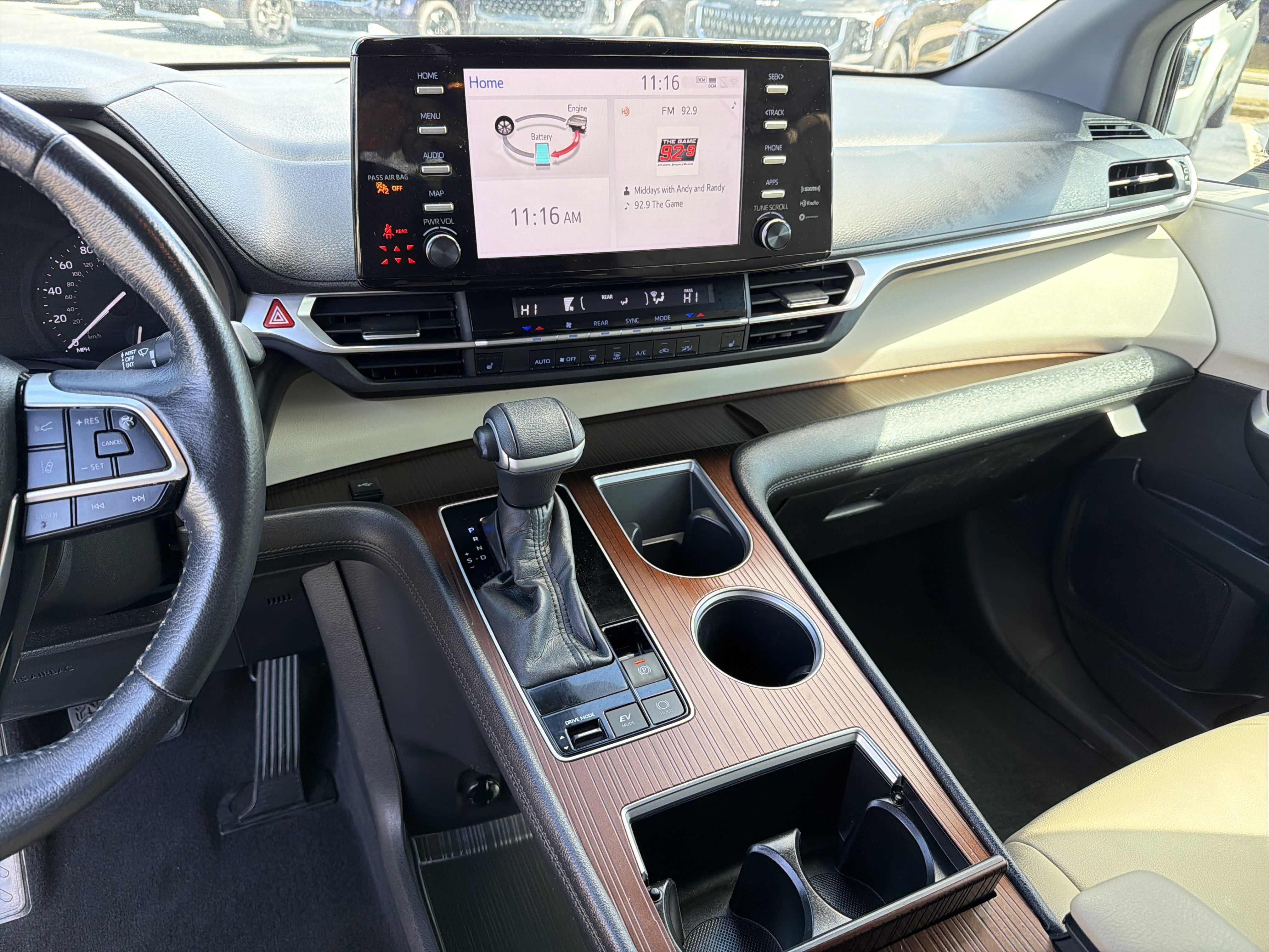 Used 2022 Toyota Sienna XLE image 27