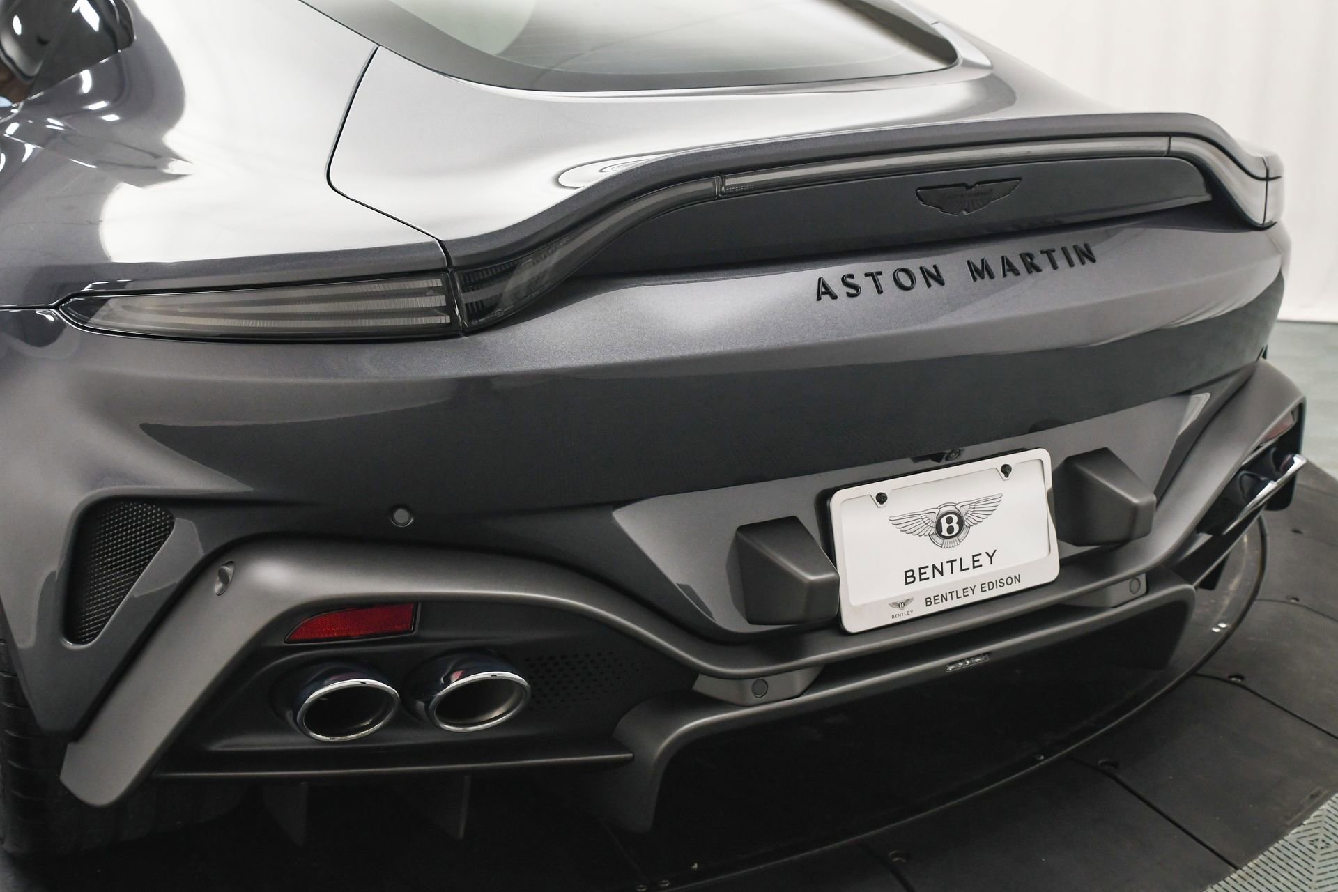 Used 2025 Aston Martin V8 Vantage Coupe image 20