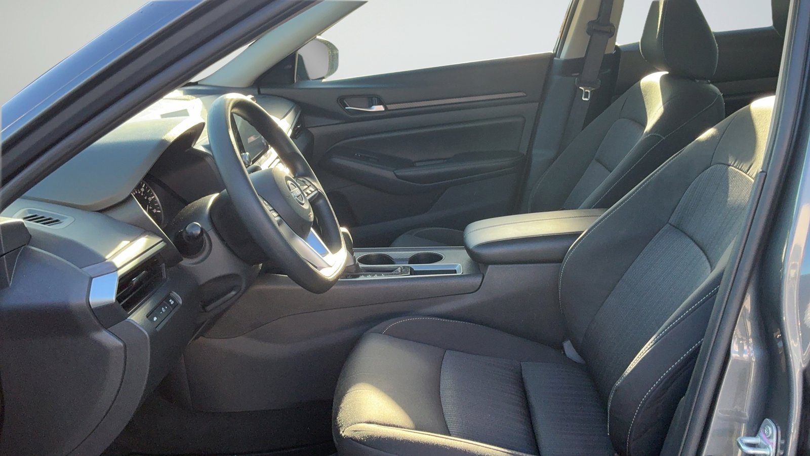 Certified 2025 Nissan Altima 2.5 SV FWD image 36