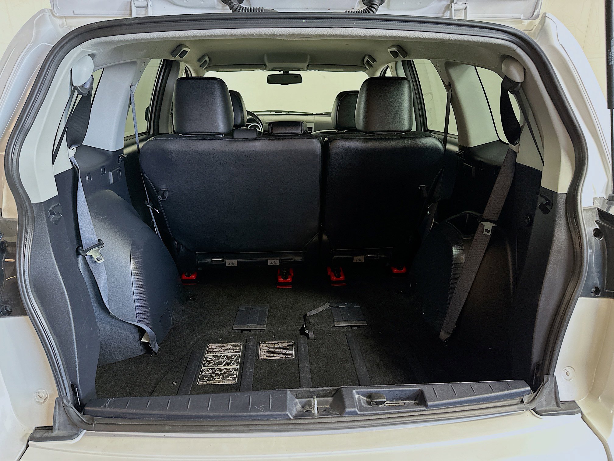 Used 2011 Mitsubishi Outlander SE image 23