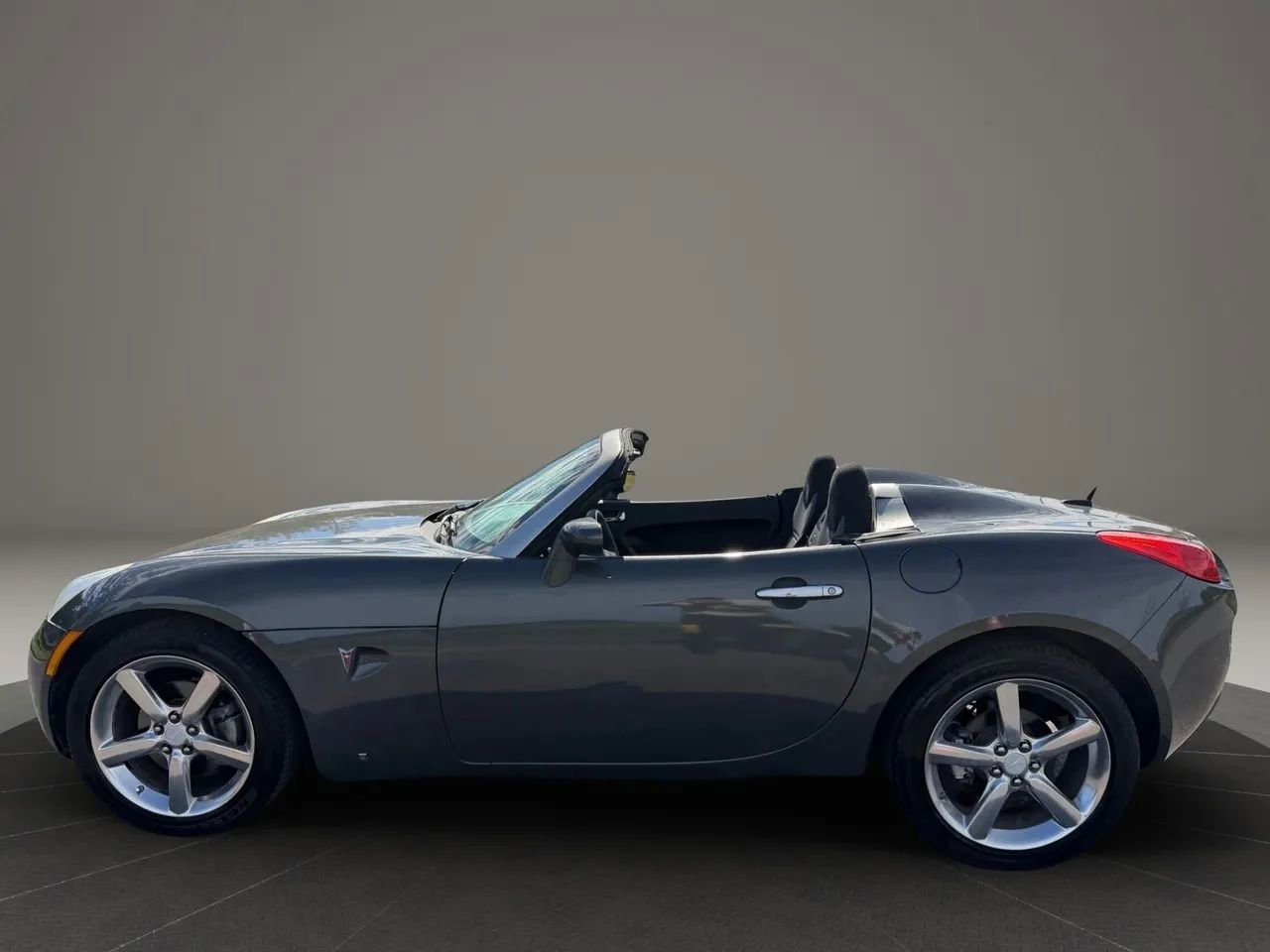 Used 2009 Pontiac Solstice Convertible w/ Preferred Package image 4