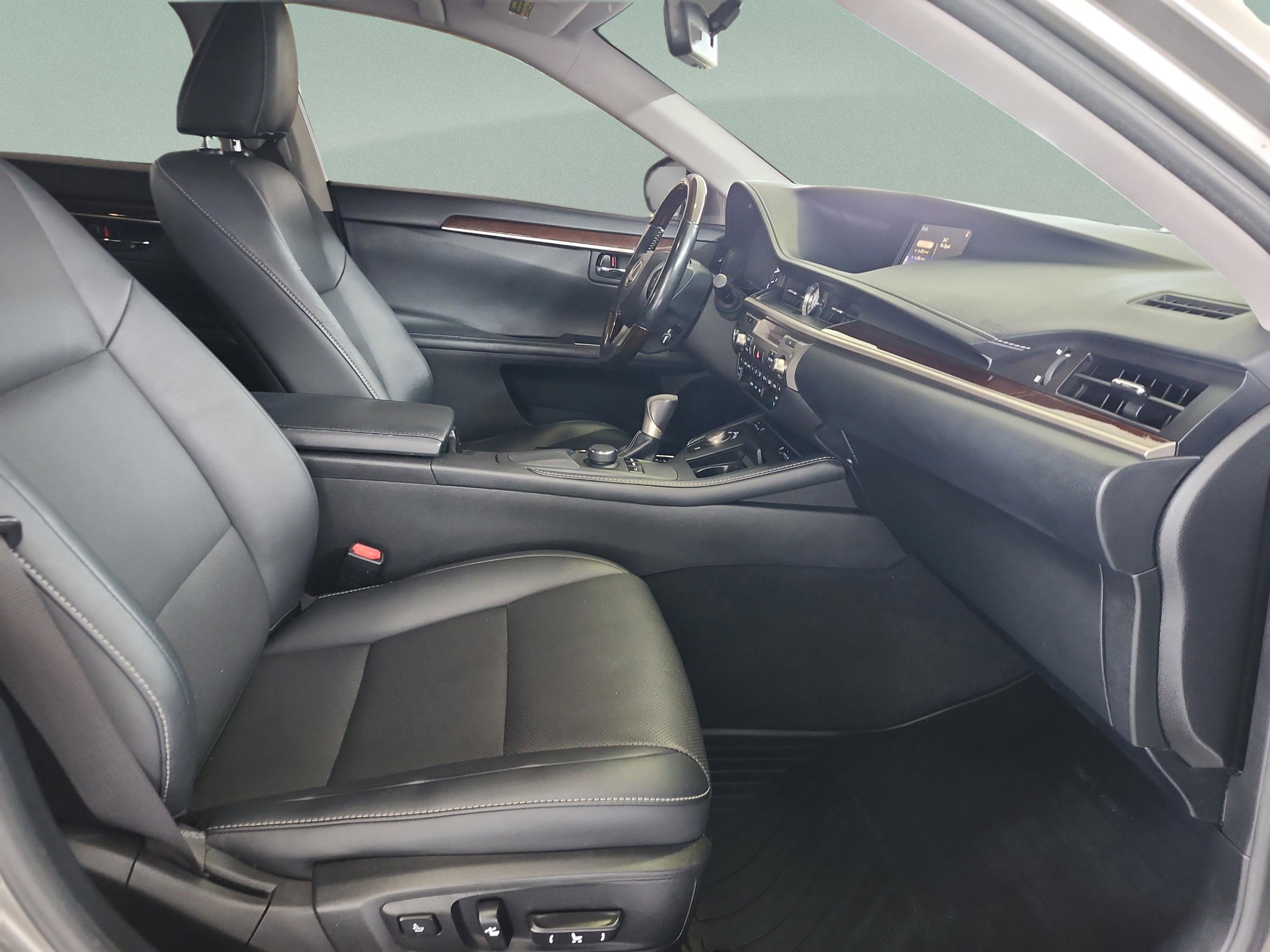 Used 2016 Lexus ES 350 w/ Premium Package w/Wood Trim image 21