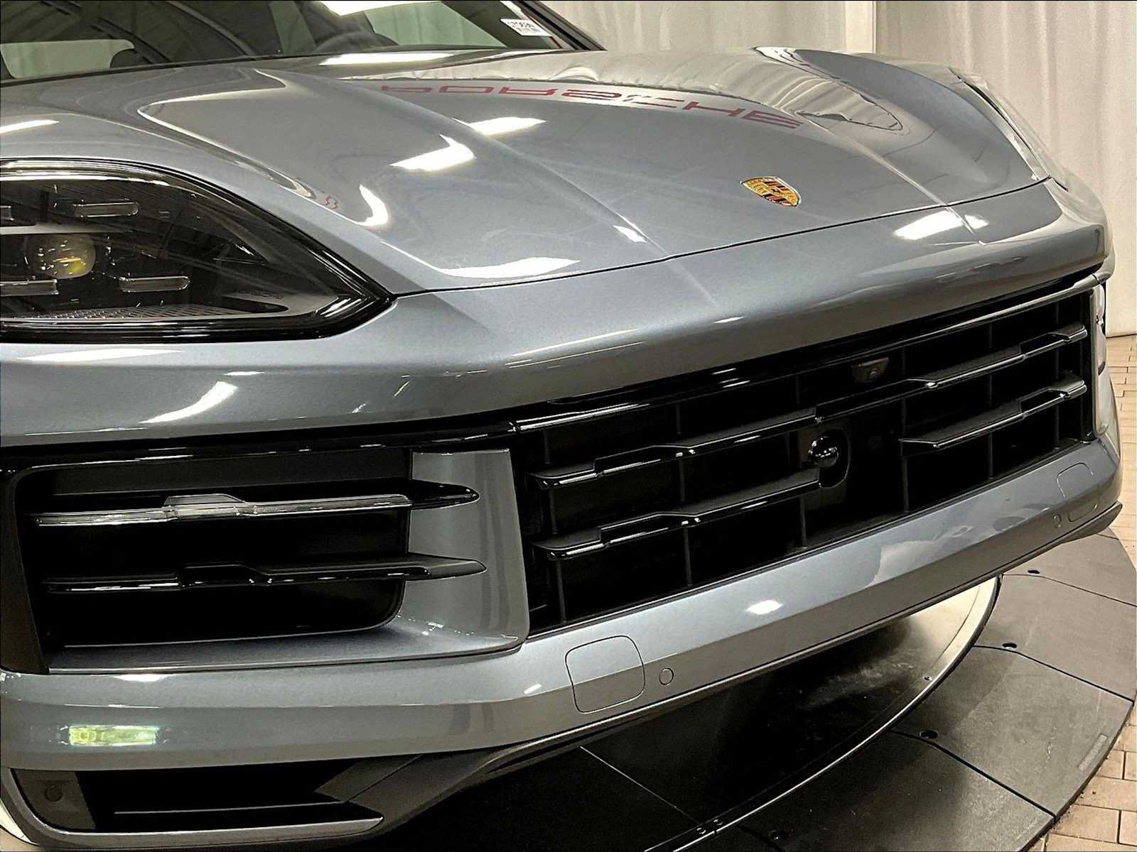 New 2026 Porsche Cayenne Coupe AWD/4WD image 32