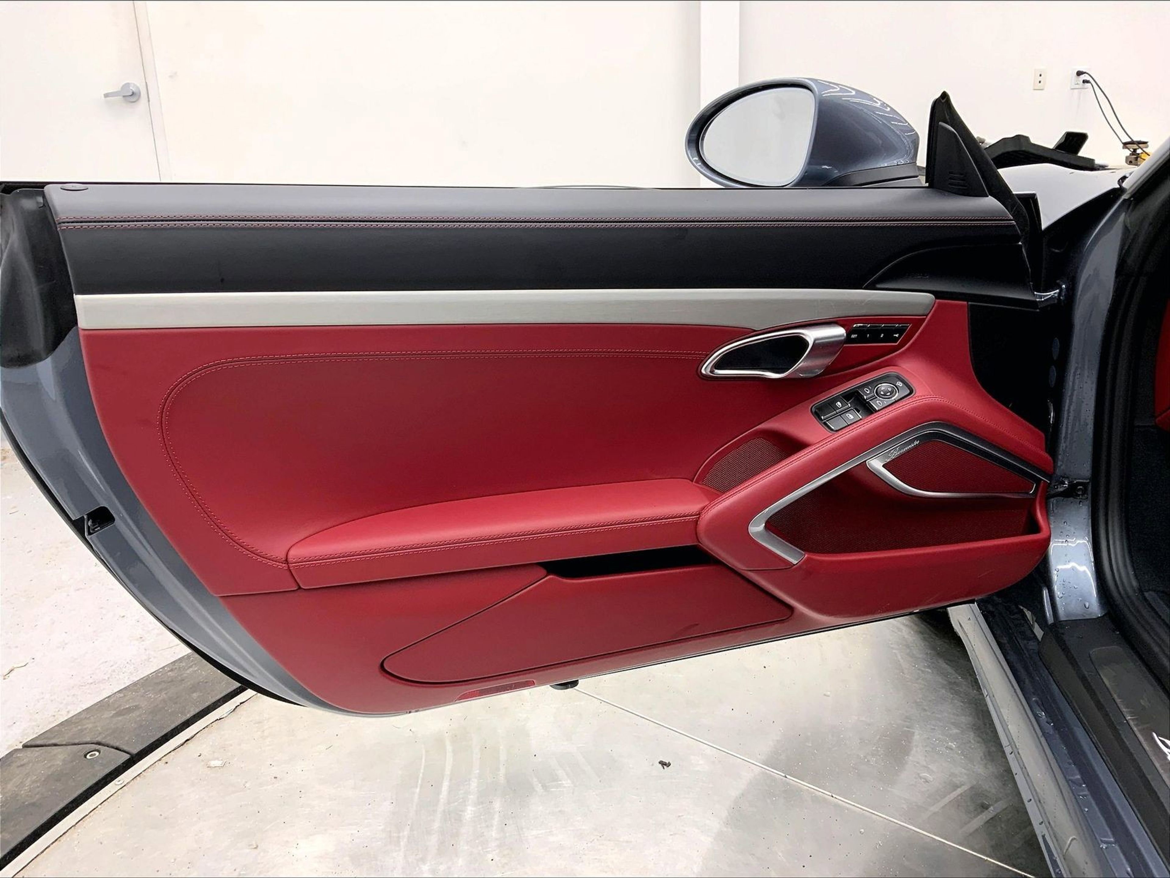 Used 2025 Porsche 718 Boxster GTS RWD image 23