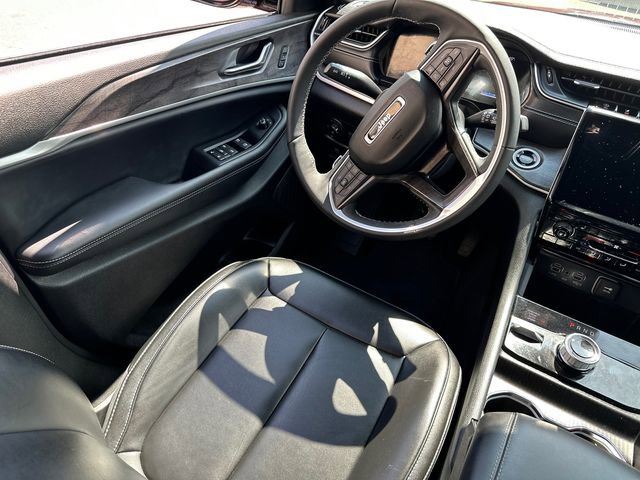 Used 2024 Jeep Grand Cherokee Limited image 23