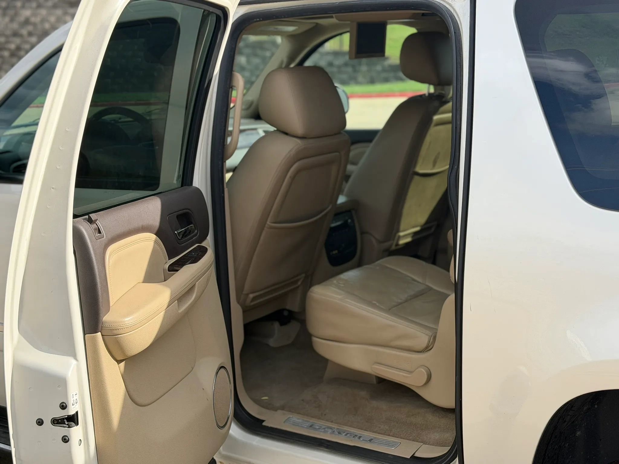 Used 2012 GMC Yukon XL Denali AWD/4WD image 11