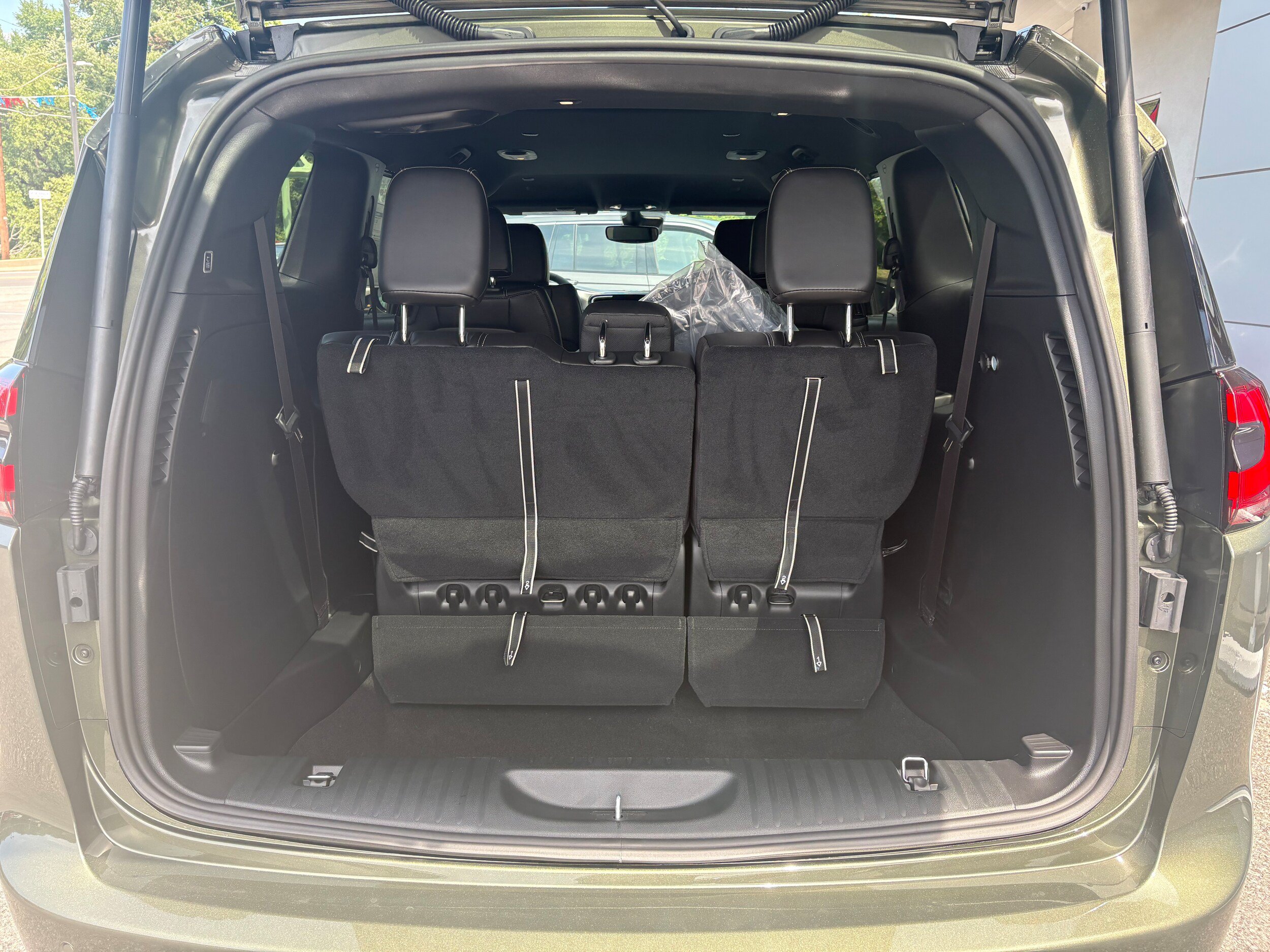 New 2027 Chrysler Pacifica Select FWD image 11