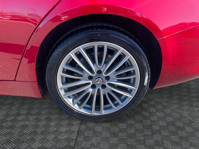 Used 2018 Alfa Romeo Giulia Ti w/ Quick Order Package 22X Lusso image 34