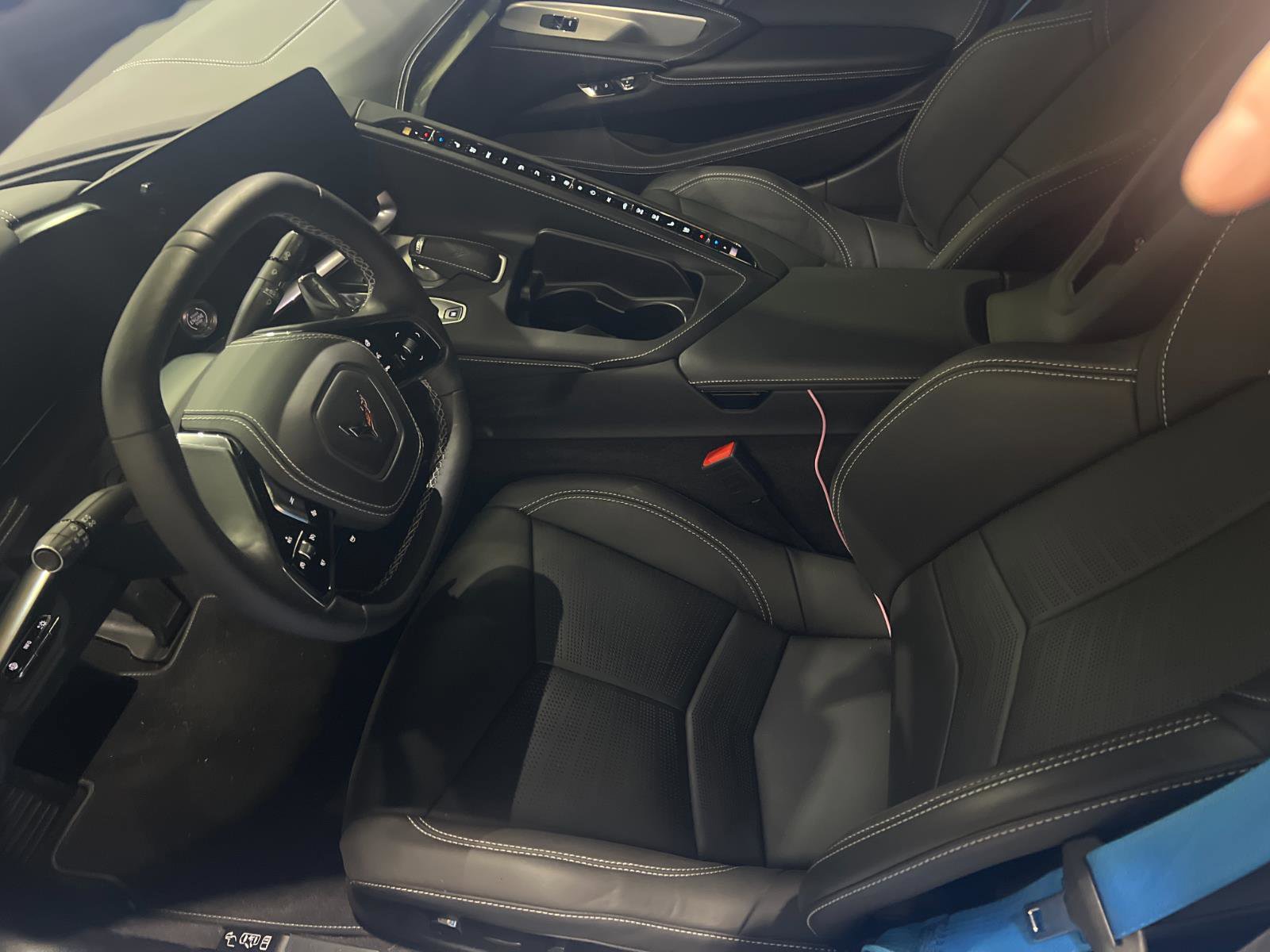 Used 2024 Chevrolet Corvette Stingray Premium Cpe w/ Z51 Performance Package RWD image 4