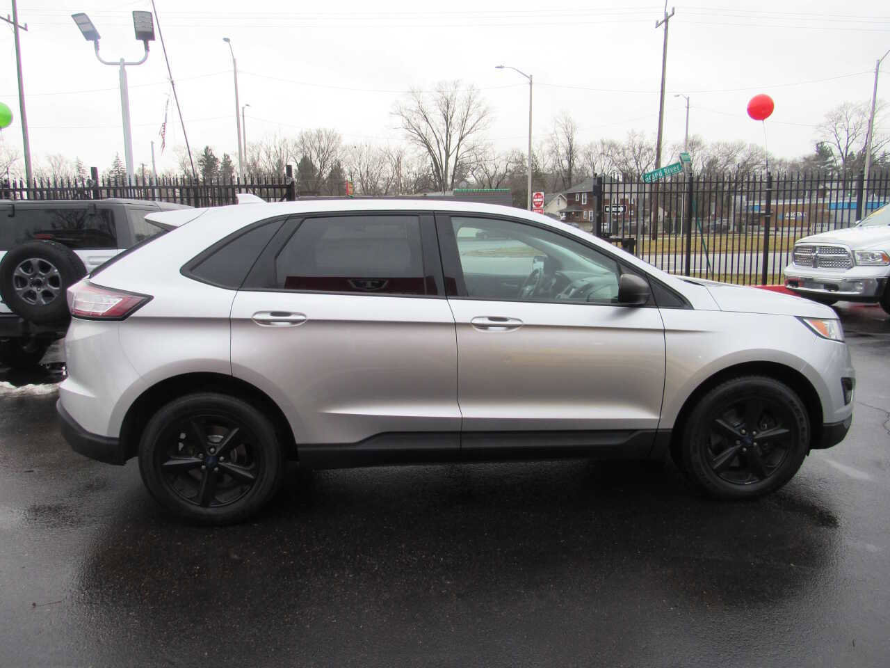 Used 2017 Ford Edge SE image 4