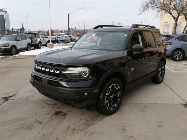 Used 2023 Ford Bronco Sport Outer Banks w/ Tech Package image 2