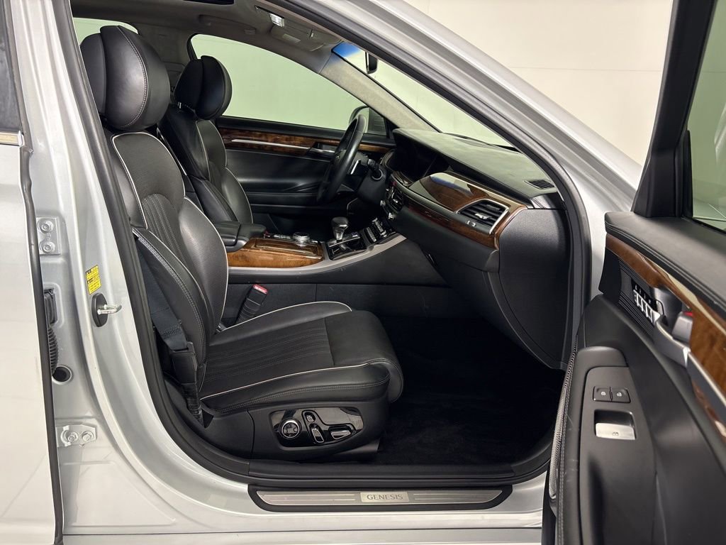 Used 2017 Genesis G90 5.0 Ultimate image 12
